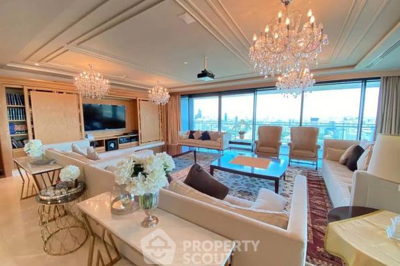 3 Bedrooms Condo for sale In Lumphini Bangkok