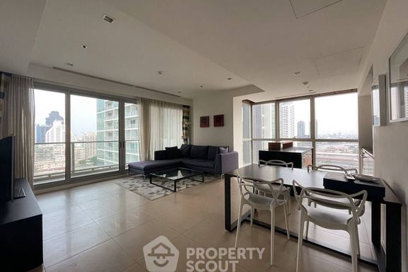 2 Bedrooms Condo for sale In Khlong Ton Sai Bangkok