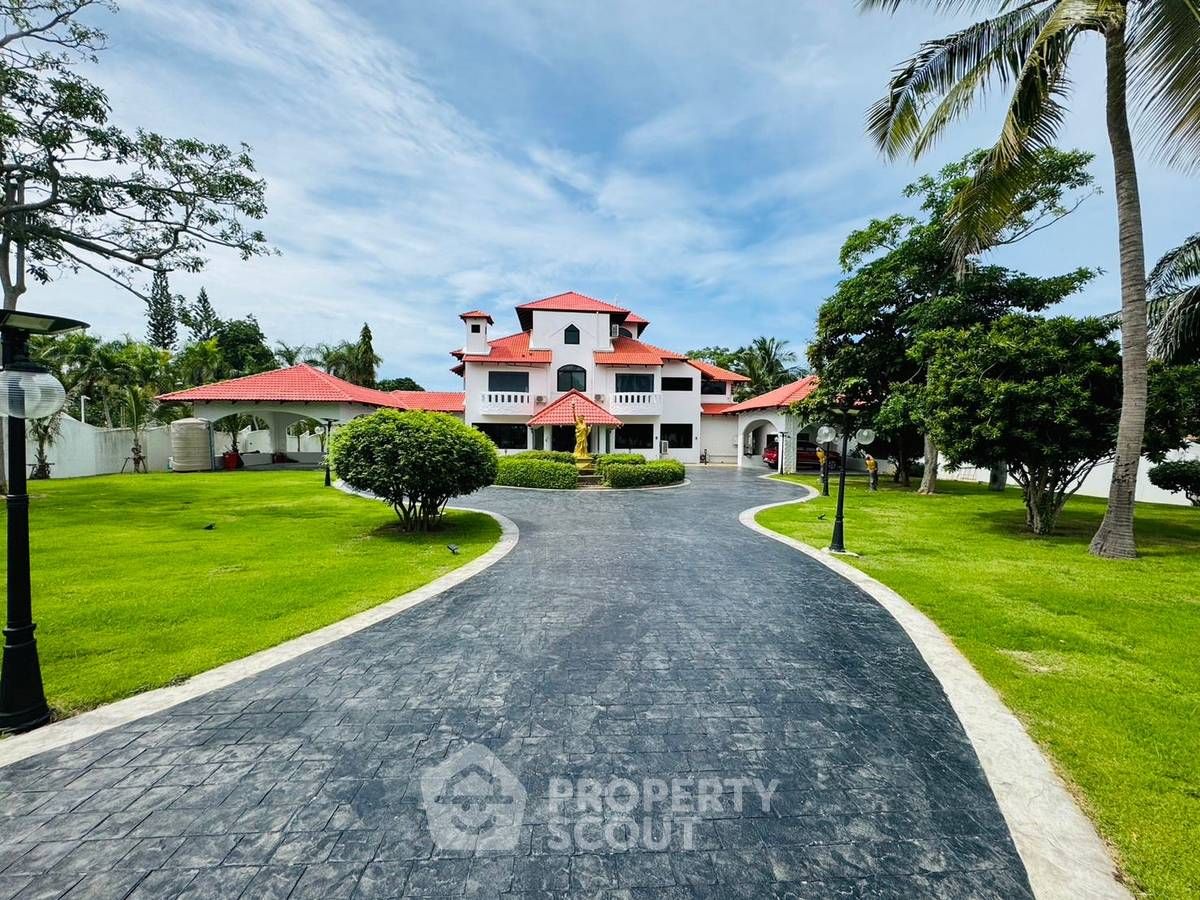 8 Bedrooms House for sale In Paradise Villa 1 Nong Prue Pattaya