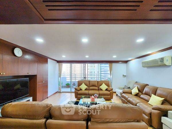 3 Bedrooms Condo for sale In Watthana Heights Khlong Toei Nuea Bangkok