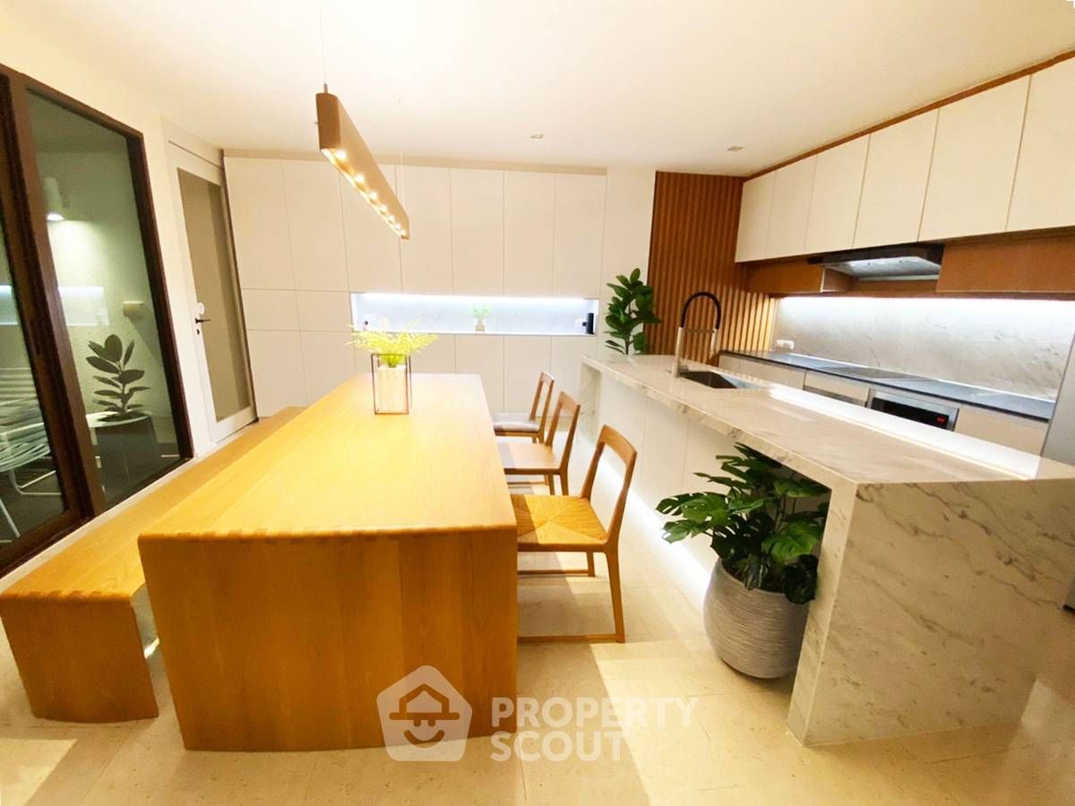 3 Bedrooms Condo for sale In Baan Lux Sathon Chong Nonsi Bangkok
