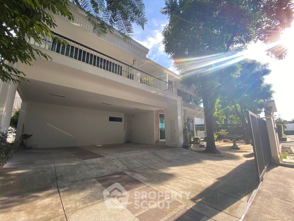 3 Bedrooms House for sale In Ladawan Kaset Nawamintr Anusawari Bangkok