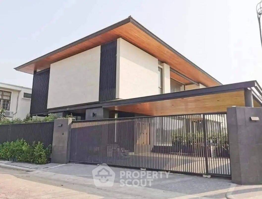 5 Bedrooms House for rent In The Village Bangna Bang Na Bangkok