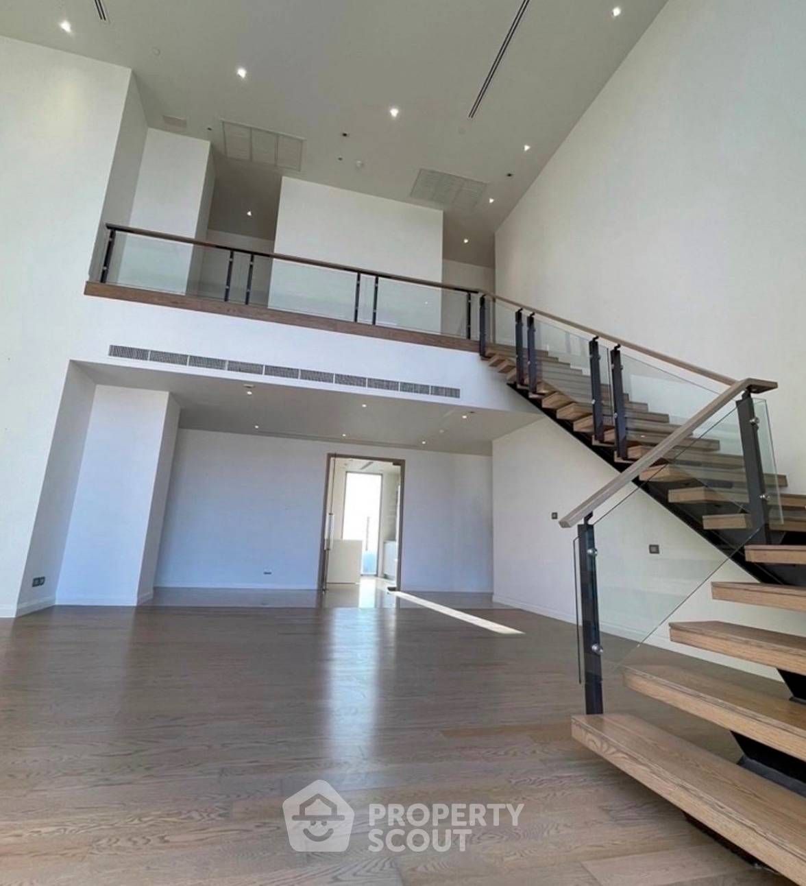 4 Bedrooms Condo for sale In Magnolias Waterfront Residences Khlong Ton Sai Bangkok