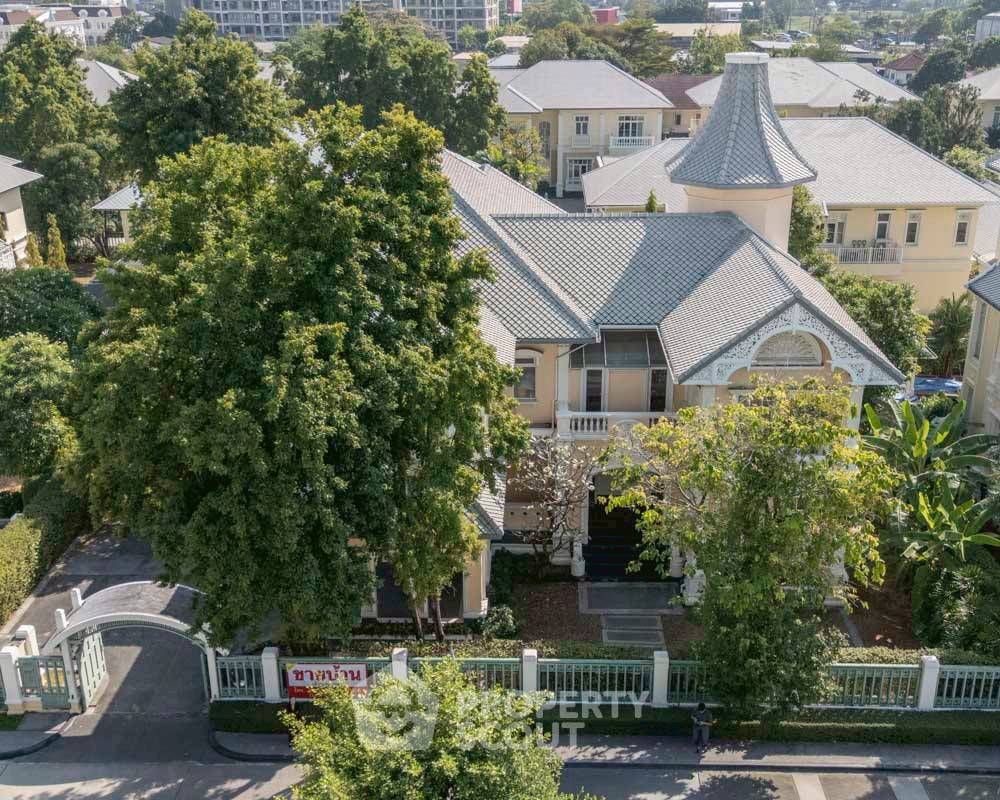 5 Bedrooms House for sale In The Royal Residence Chorakhe Bua Bangkok