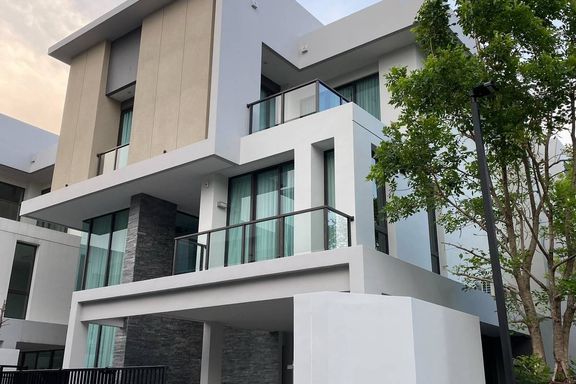 4 Bedrooms House for sale In Baan Klang Muang Classe Ekkamai Ramintra Lat Phrao Bangkok