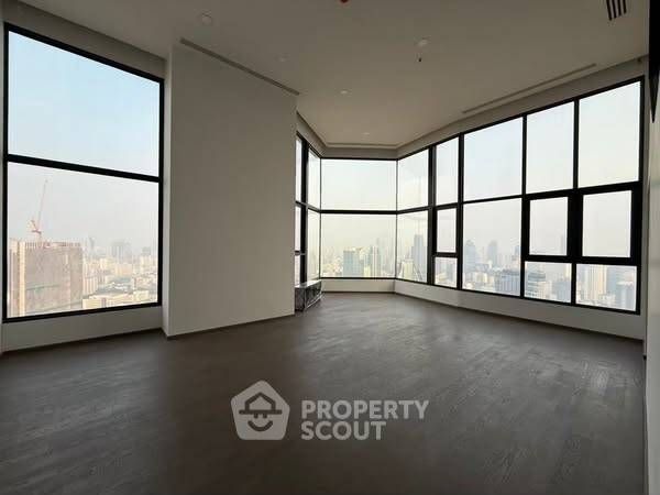4 Bedrooms Condo for sale In Maha Phruettharam Bangkok