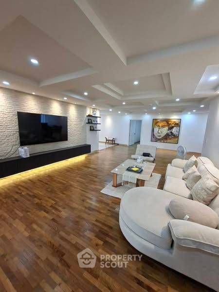 2 Bedrooms Condo for sale In Sukhumvit Park Khlong Toei Bangkok