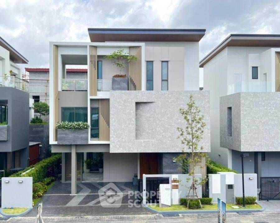 3 Bedrooms House for sale In The Crystal Ekamai Ramindra Lat Phrao Bangkok