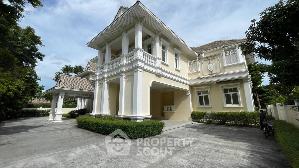 7 Bedrooms House for sale In The Royal Residence Chorakhe Bua Bangkok