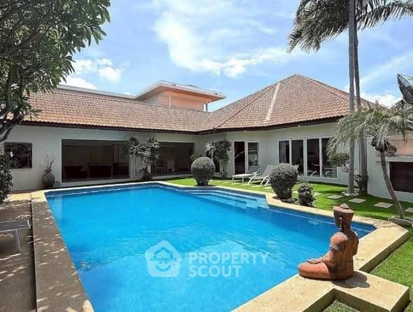 5 Bedrooms Villa for sale In View Talay Villas Nong Prue Pattaya