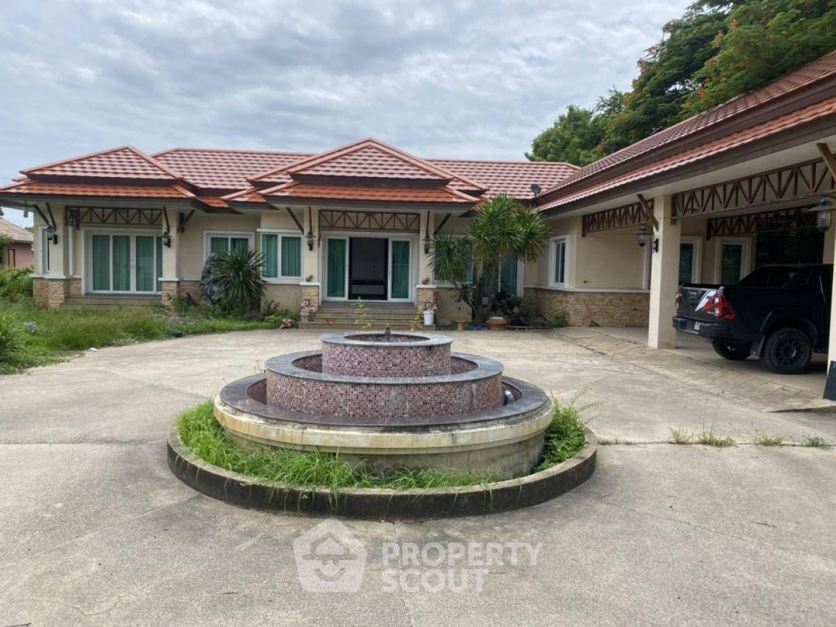 5 Bedrooms House for sale In Saen Suk Pattaya