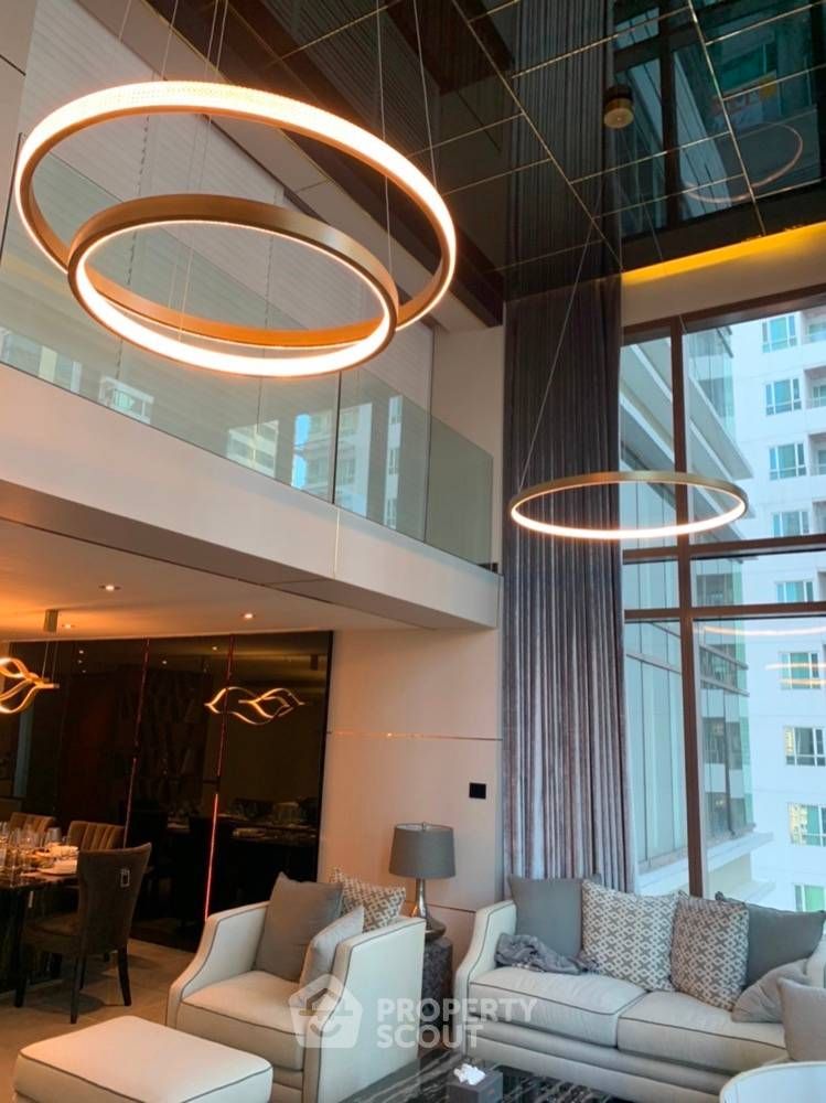 1 Bedroom Condo for sale In The Emporio Place Khlong Tan Bangkok