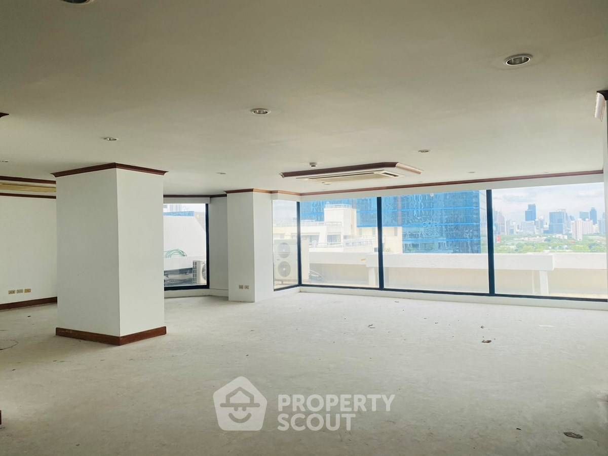 4 Bedrooms Condo for sale In Lake Avenue Sukhumvit 16 Khlong Toei Bangkok