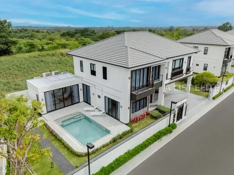 4 Bedrooms House for sale In Chieftain Nong Pla Lai Pattaya