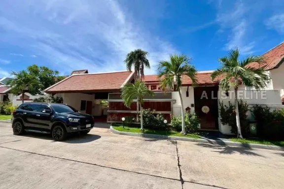 4 Bedrooms House for sale In Na Kluea Pattaya