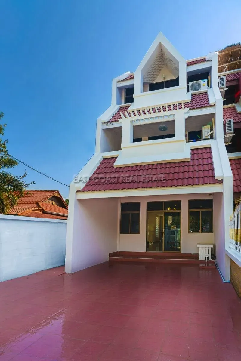 4 Bedroom House For Rent At The Point Pratumnak