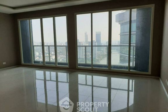 3 Bedrooms Condo for sale In Wat Phraya Krai Bangkok