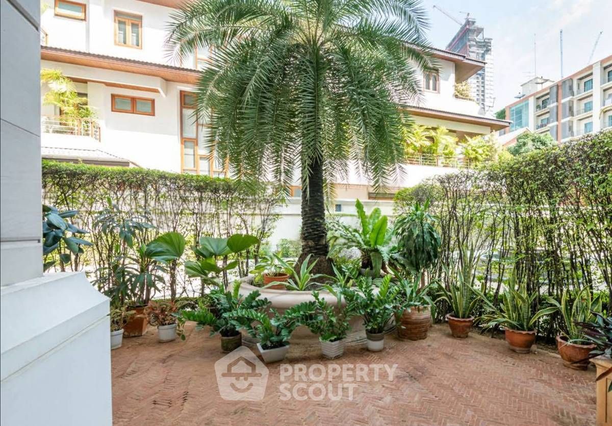 2 Bedrooms Condo for sale In La Vie En Rose Place Khlong Tan Bangkok