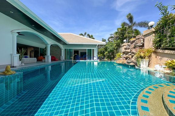 3 Bedrooms Villa for sale In Jomtien Park Villas Nong Prue Pattaya