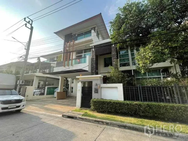 5 Bedrooms House for rent In Ram Inthra Bangkok