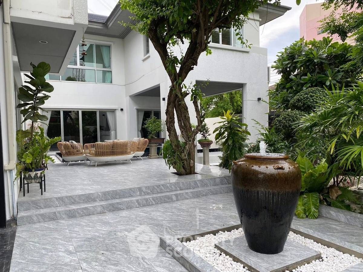 5 Bedrooms House for sale In Noble Tara Pattanakarn Suan Luang Bangkok