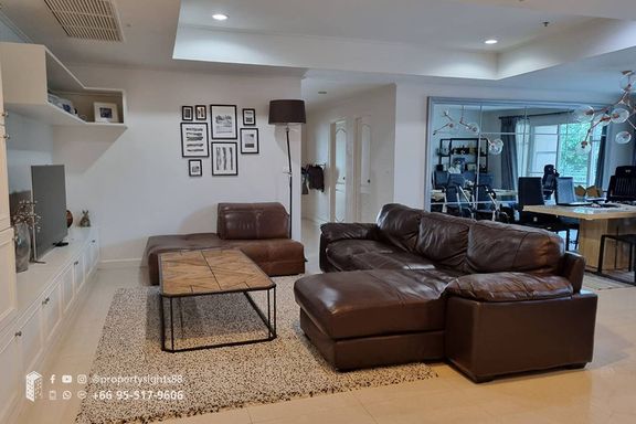3 Bedrooms Condo for sale In La Vie En Rose Place Khlong Tan Bangkok