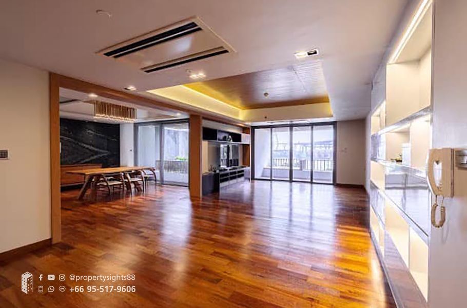 3 Bedrooms Condo for sale In Bang Phongphang Bangkok