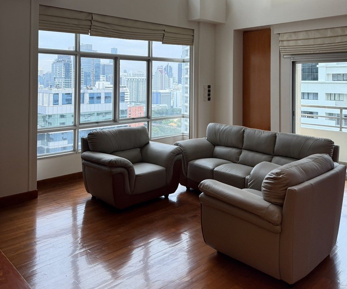 3 Bedrooms Condo for sale In Grand Langsuan Lumphini Bangkok