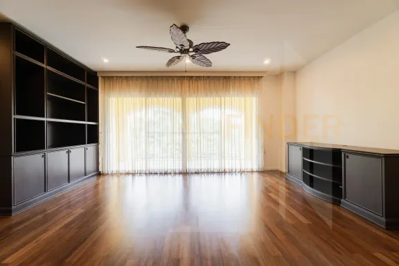 2 Bedrooms Condo for sale In Phra Khanong Bangkok