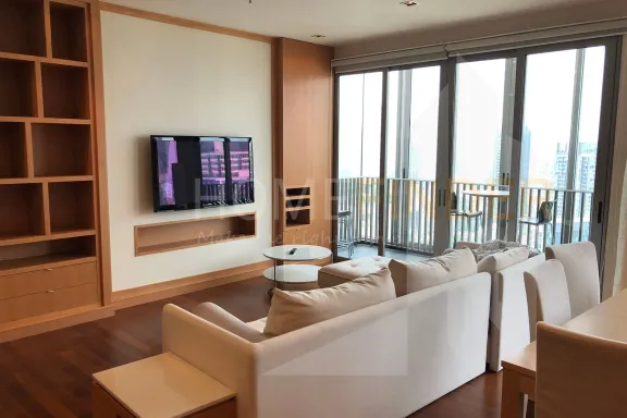 3 Bedrooms Condo for sale In Phra Khanong Bangkok