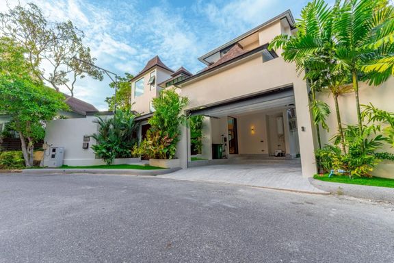 7 Bedrooms Villa for rent In Nagawari Village Na Chom Thian Pattaya
