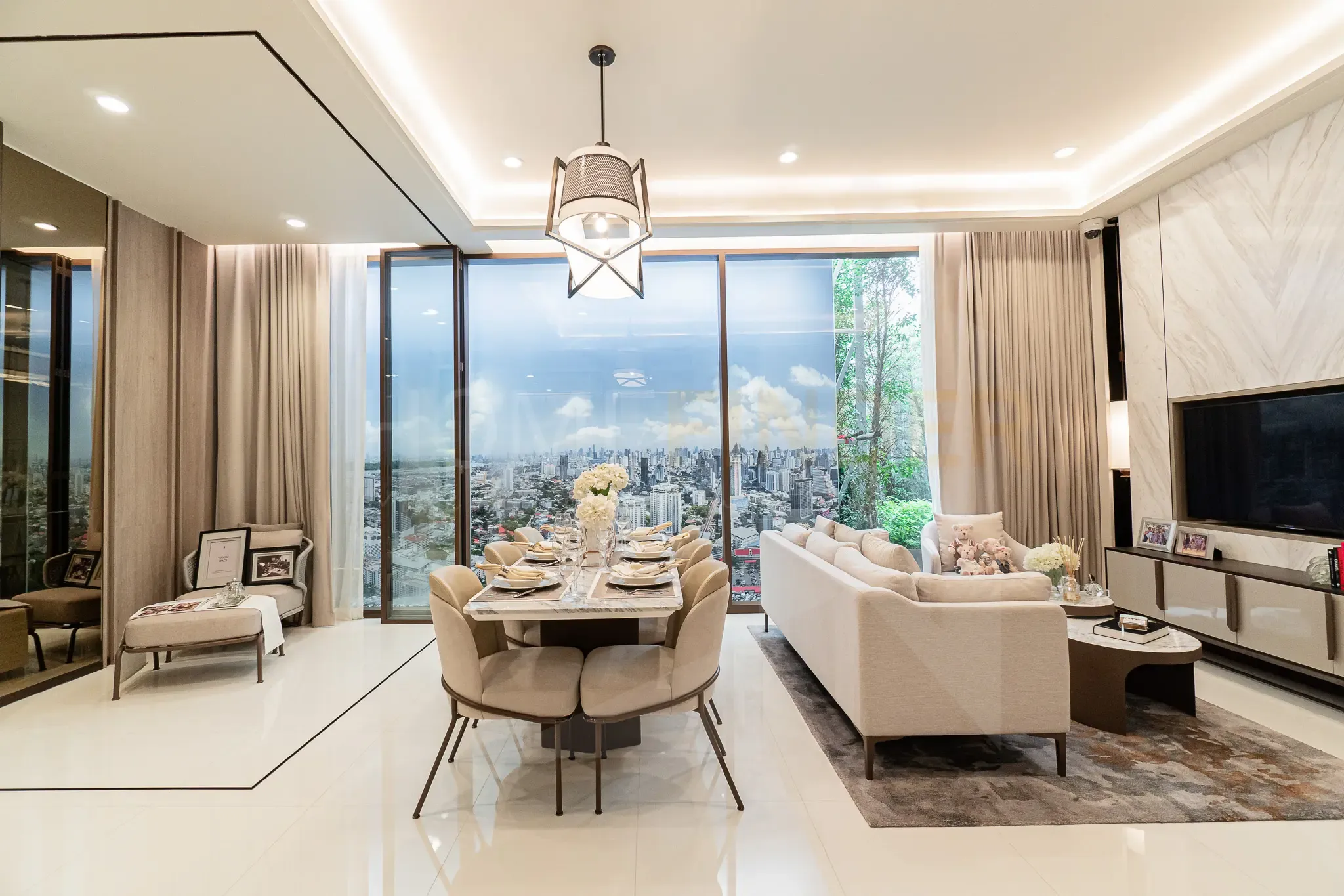 2 Bedrooms Condo for sale In Phra Khanong Nuea Bangkok