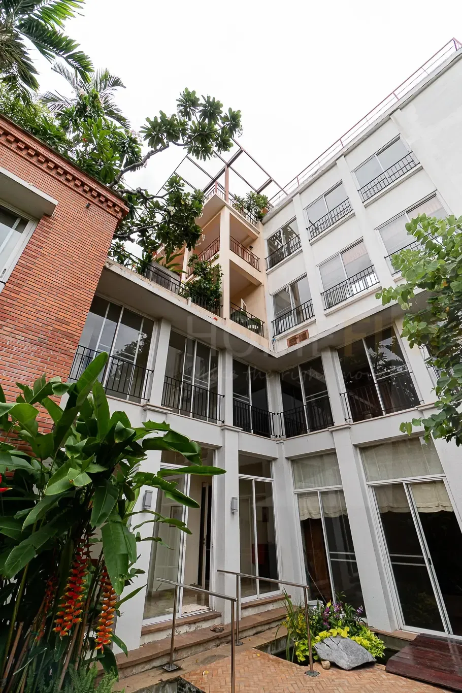 6 Bedrooms House for sale In Bowon Niwet Bangkok