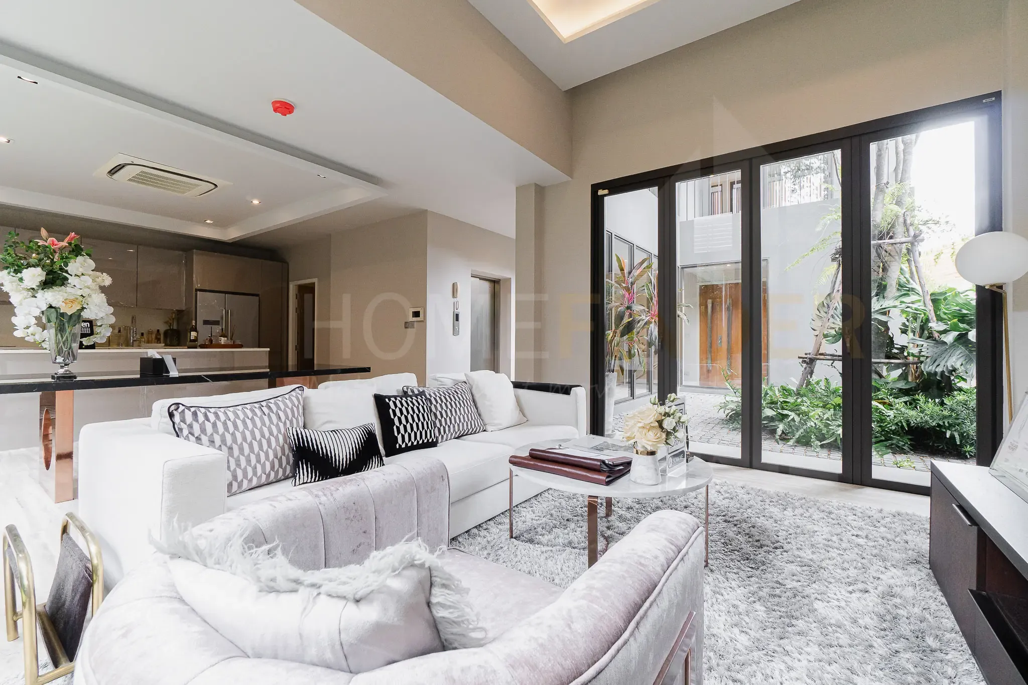 4 Bedrooms House for sale In Arna Ekamai Phra Khanong Nuea Bangkok