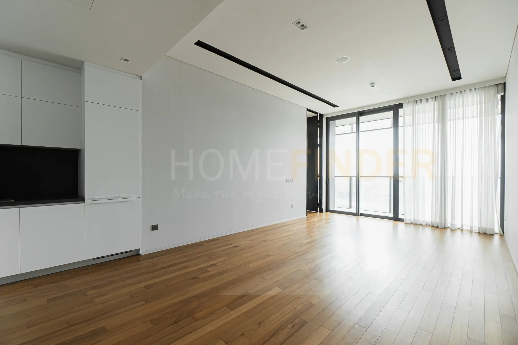 3 Bedrooms Condo for sale In Khlong San Bangkok