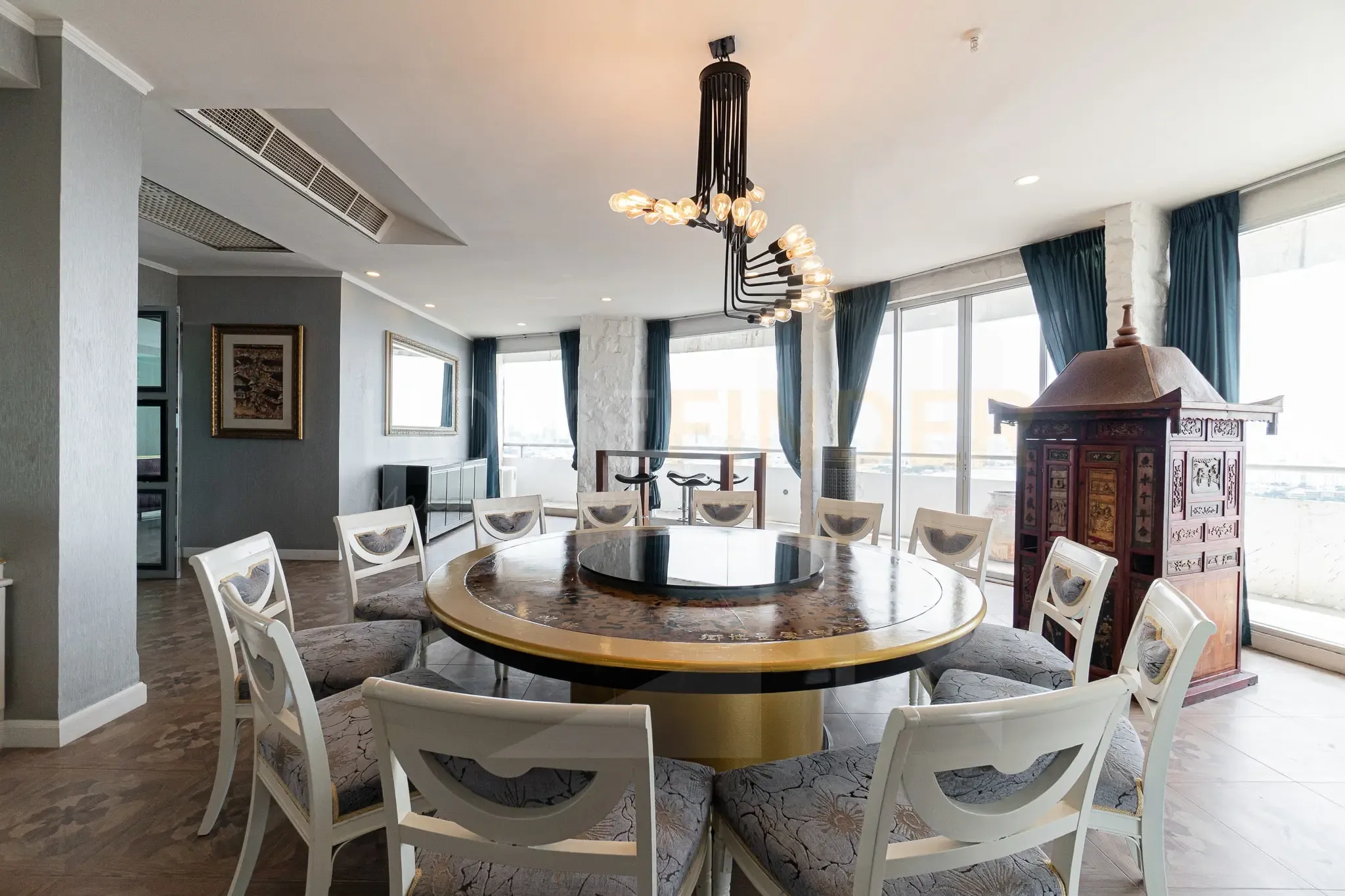 5 Bedrooms Condo for sale In Bang Phlat Bangkok