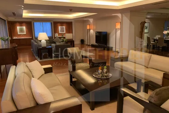 5 Bedrooms Townhouse for sale In Khlong Toei Nuea Bangkok