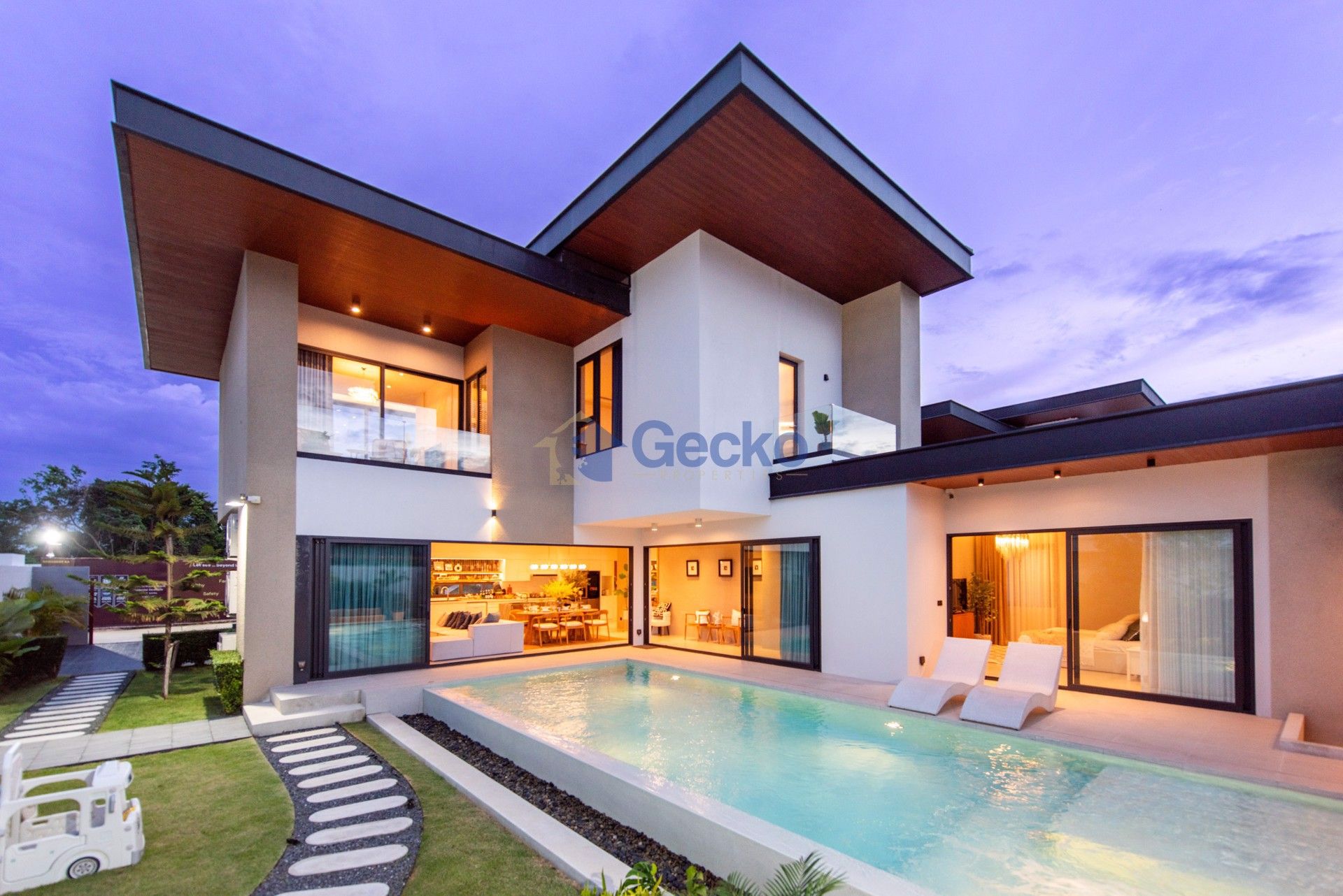 4 Bedrooms House for sale In Prime Habitat Nong Pla Lai Pattaya
