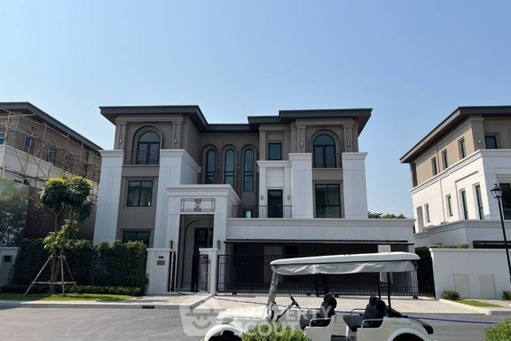 5 Bedrooms House for sale In Cinq Royal Krugthep Kreetha Saphan Sung Bangkok