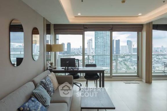 3 Bedrooms Condo for sale In Khlong Ton Sai Bangkok