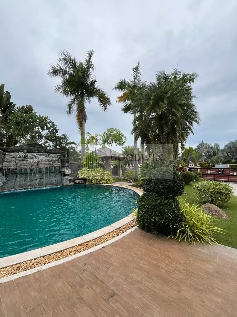 4 Bedrooms Condo for sale In Baan Dusit Pattaya Lake Huai Yai Pattaya