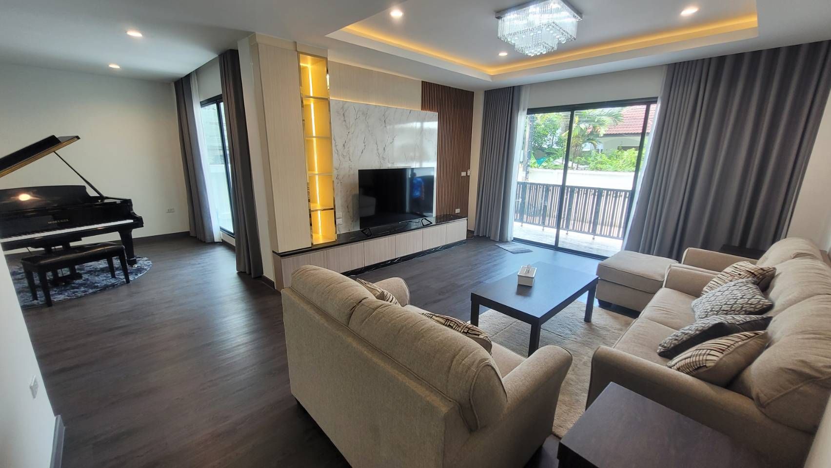5 Bedrooms House for rent In Phra Khanong Nuea Bangkok