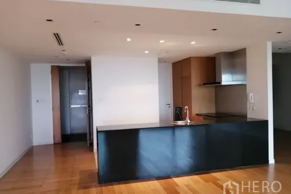 2 Bedrooms Condo for sale In Bang Phongphang Bangkok