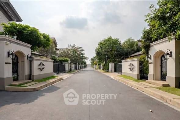 4 Bedrooms House for rent In Tha Raeng Bangkok