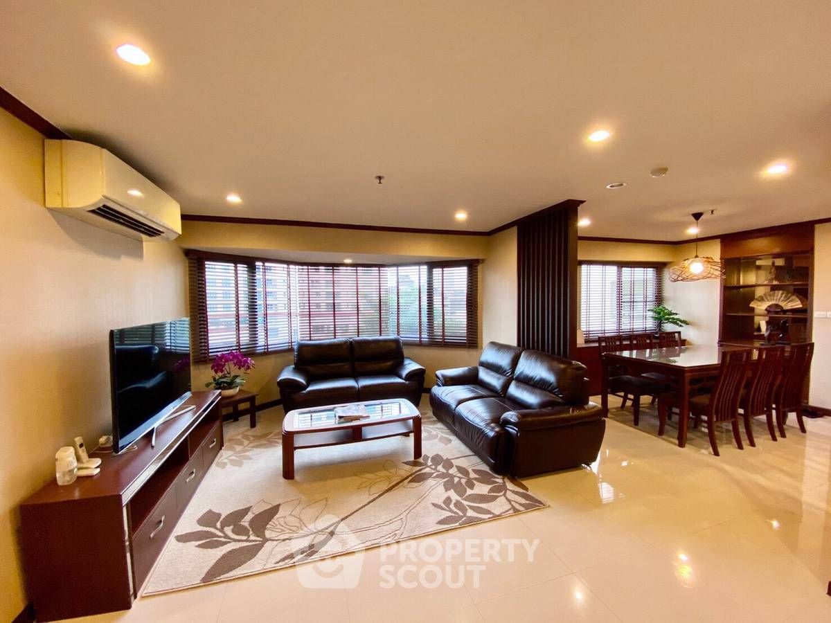 3 Bedrooms Condo for sale In Baan Suanpetch Khlong Tan Nuea Bangkok