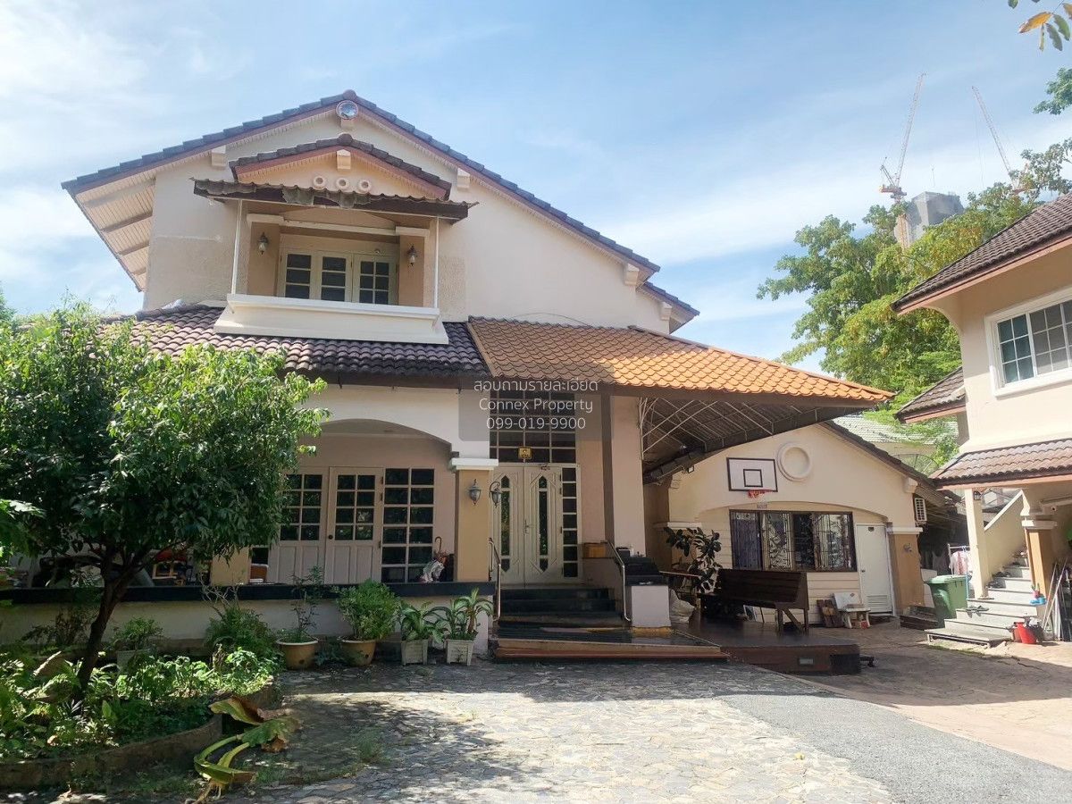 6 Bedrooms House for sale In Baan Ladawan Srinakarin Samrong Nuea Samut Prakan