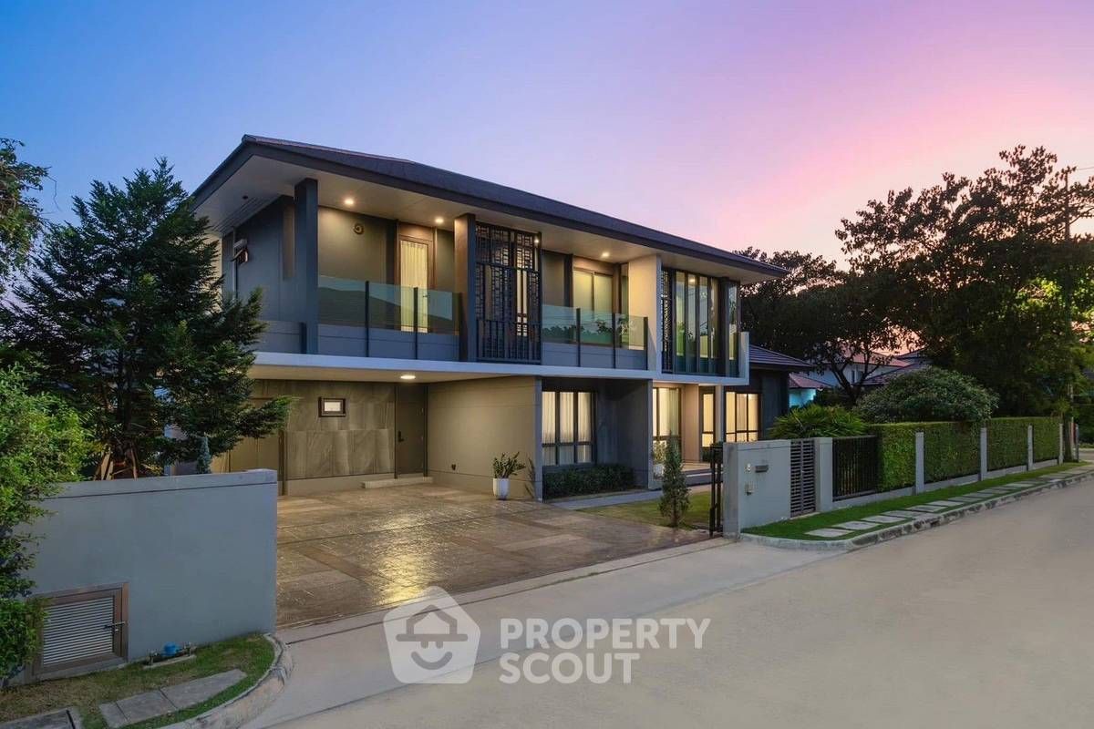 5 Bedrooms House for sale In Setthasiri Thawiwatthana Sala Thammasop Bangkok