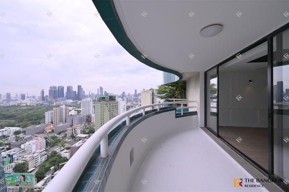 3 Bedrooms Condo for sale In Las Colinas Khlong Toei Nuea Bangkok