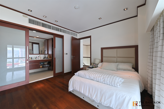 3 Bedrooms Condo for sale In Le Raffine Jambunuda Sukhumvit 31 Khlong Tan Nuea Bangkok
